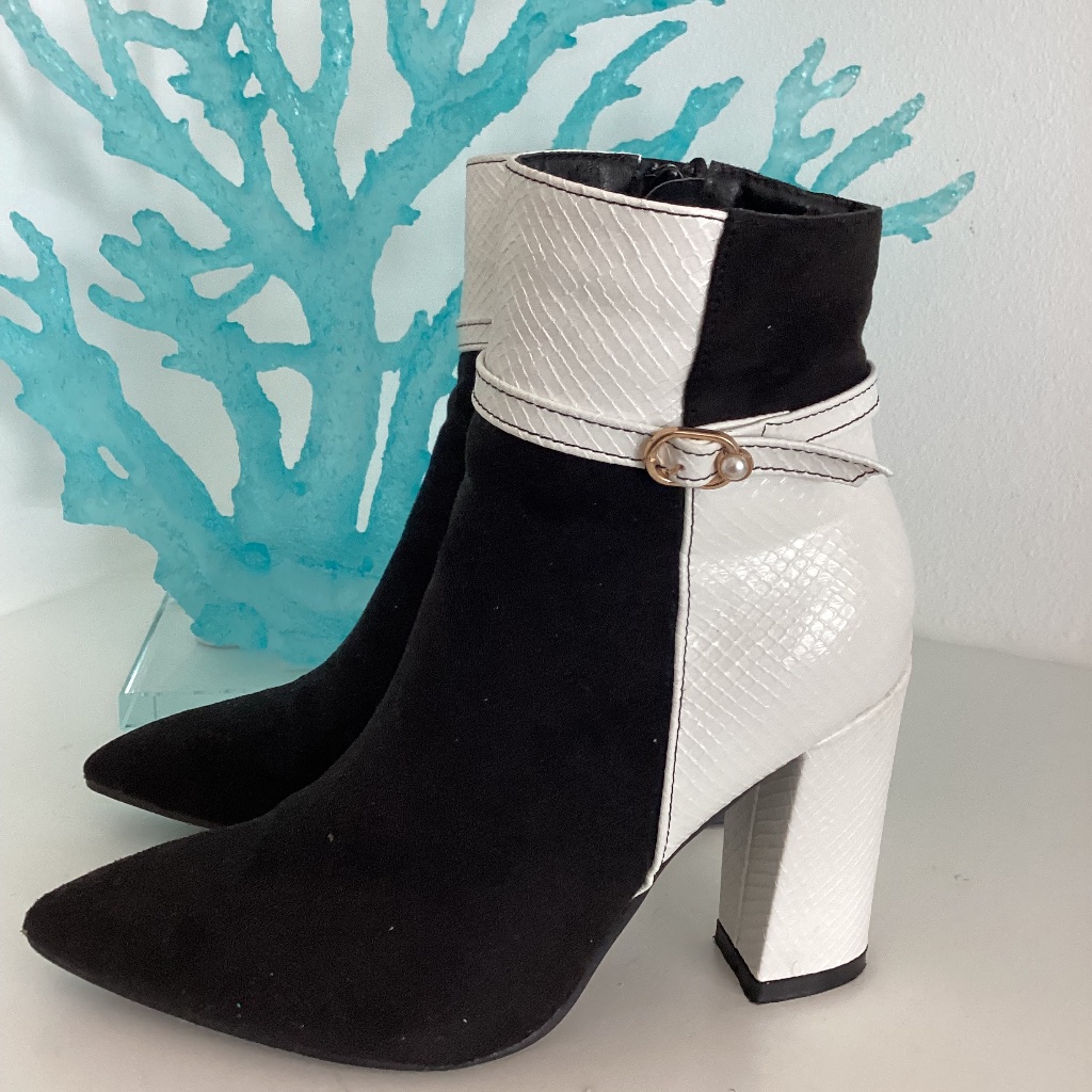Women's Black And White Ankle Boots Pearl Embellishments Sz 6 Worn 1x